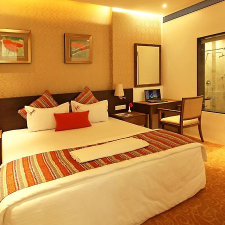 Hotel Preeti Executive サーターラー エクステリア 写真
