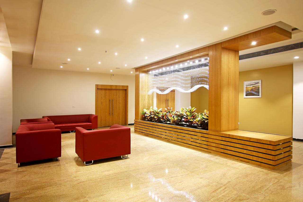 Hotel Preeti Executive サーターラー エクステリア 写真